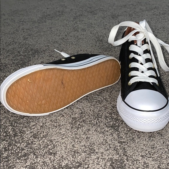 BLACK AND WHITE STYLISH SNEAKERS - Picture 4 of 4